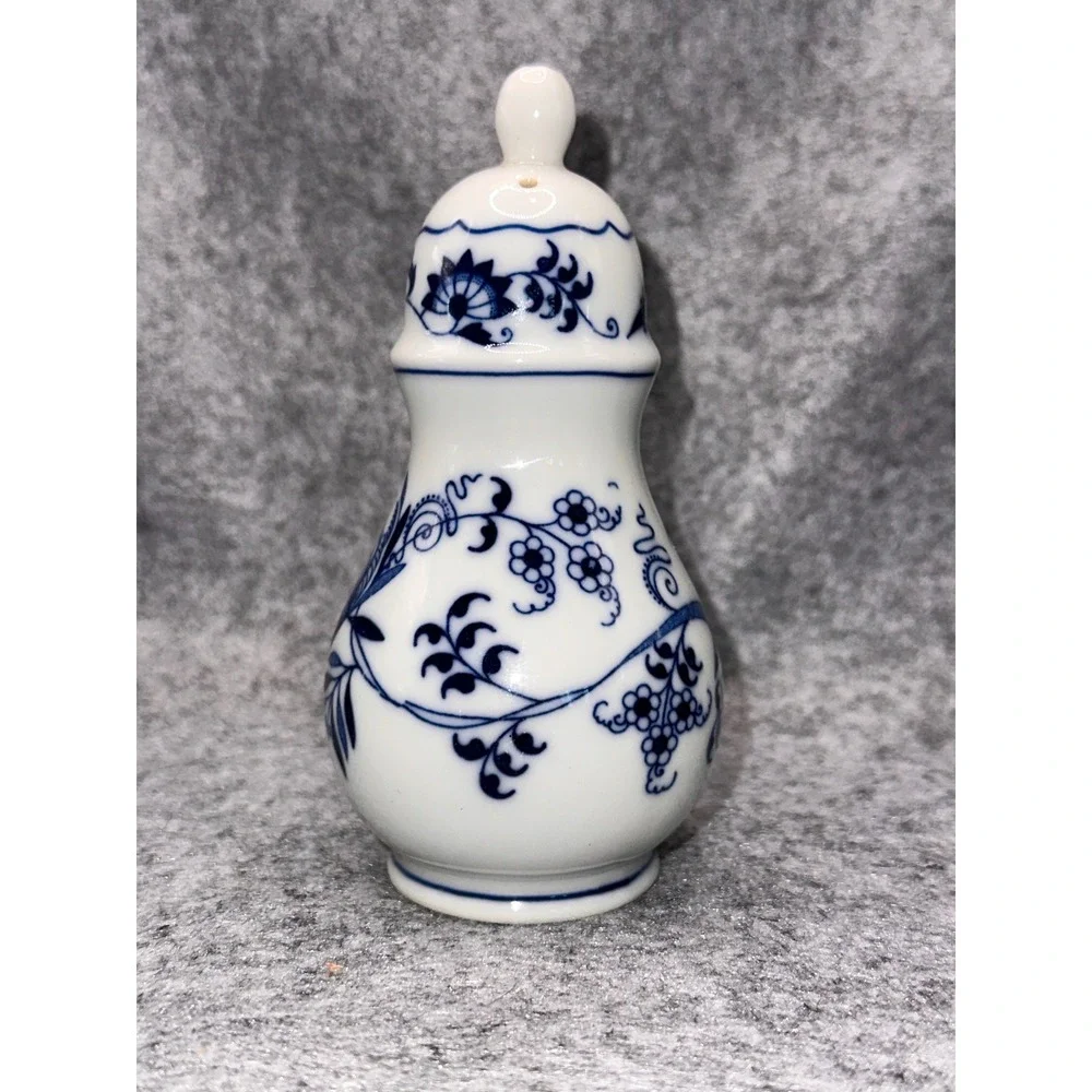 Blue Danube Porcelain Salt Shaker Blue Onion Pattern Vintage Japan Single Shaker
